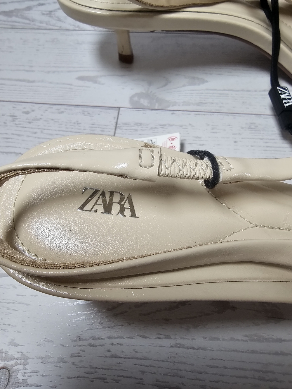 NEW Zara Beige Patent Slingback Kitten Heels Sz 7.5 - Picture 4 of 10